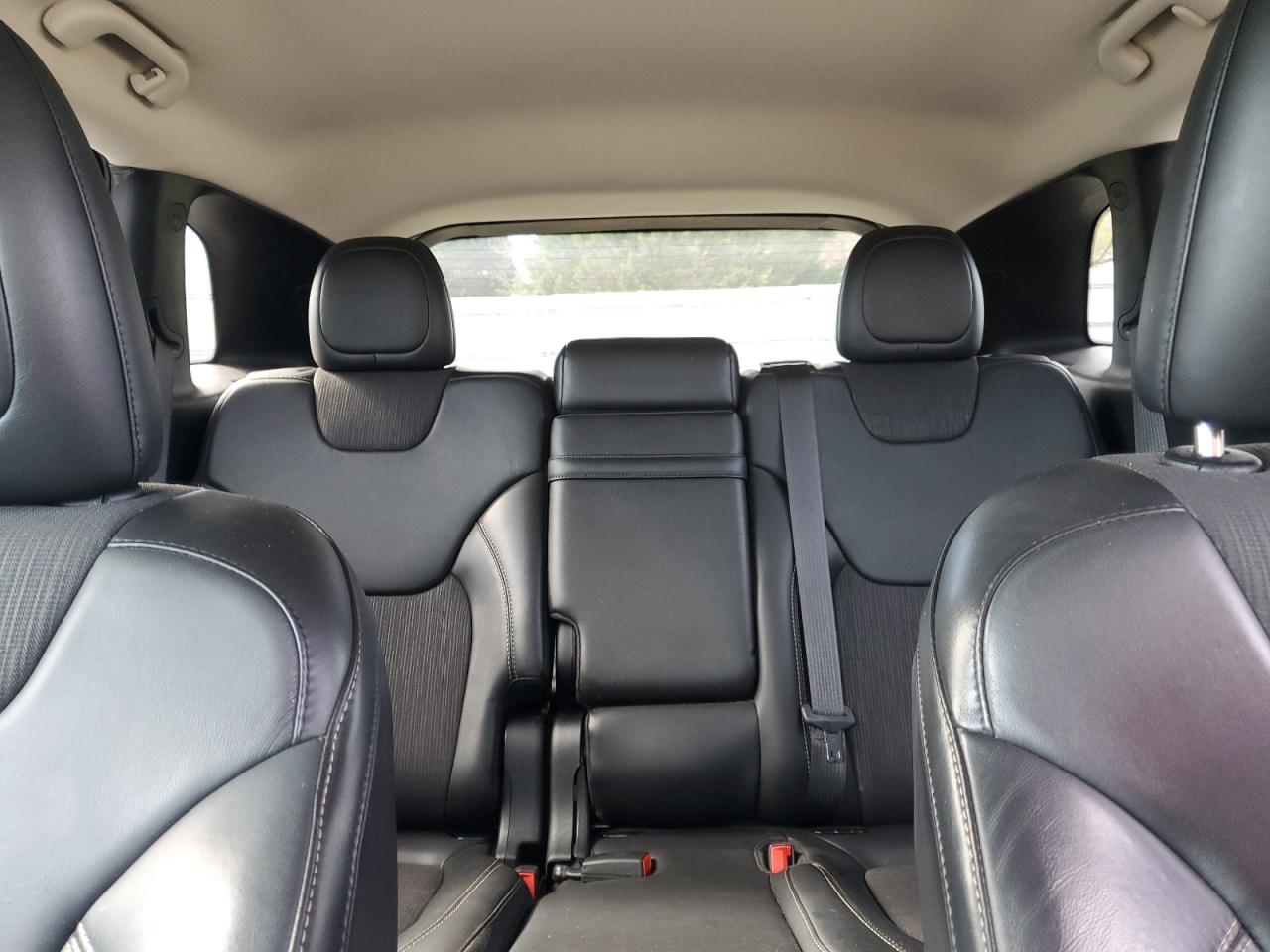 2018 Jeep Cherokee Latitude Plus VIN: 1C4PJLLBJD553255 Lot: 50999745