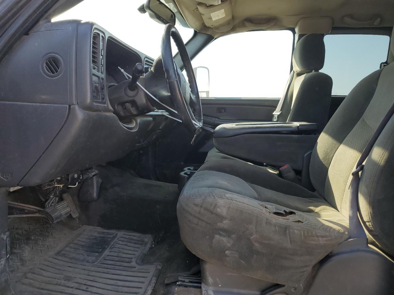 2004 Chevrolet Silverado - Image 7
