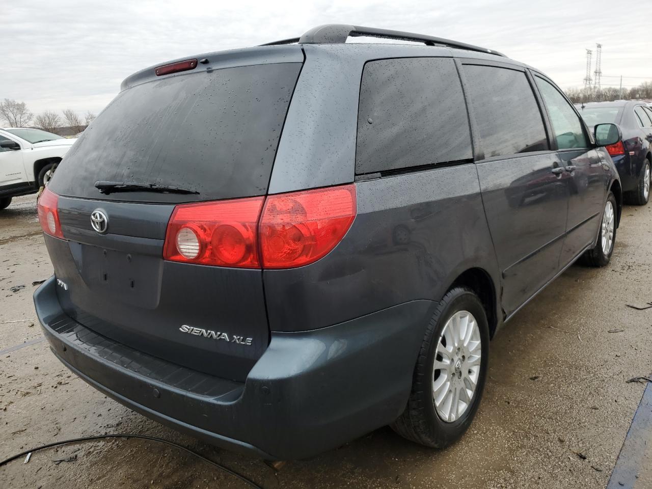 2009 Toyota Sienna - Image 3