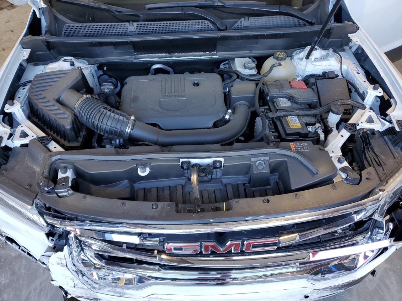 2022 GMC Acadia - Image 13