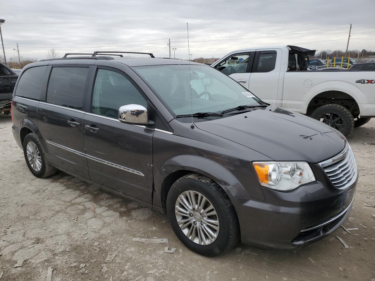 2015 Chrysler Town & Country - Image 4