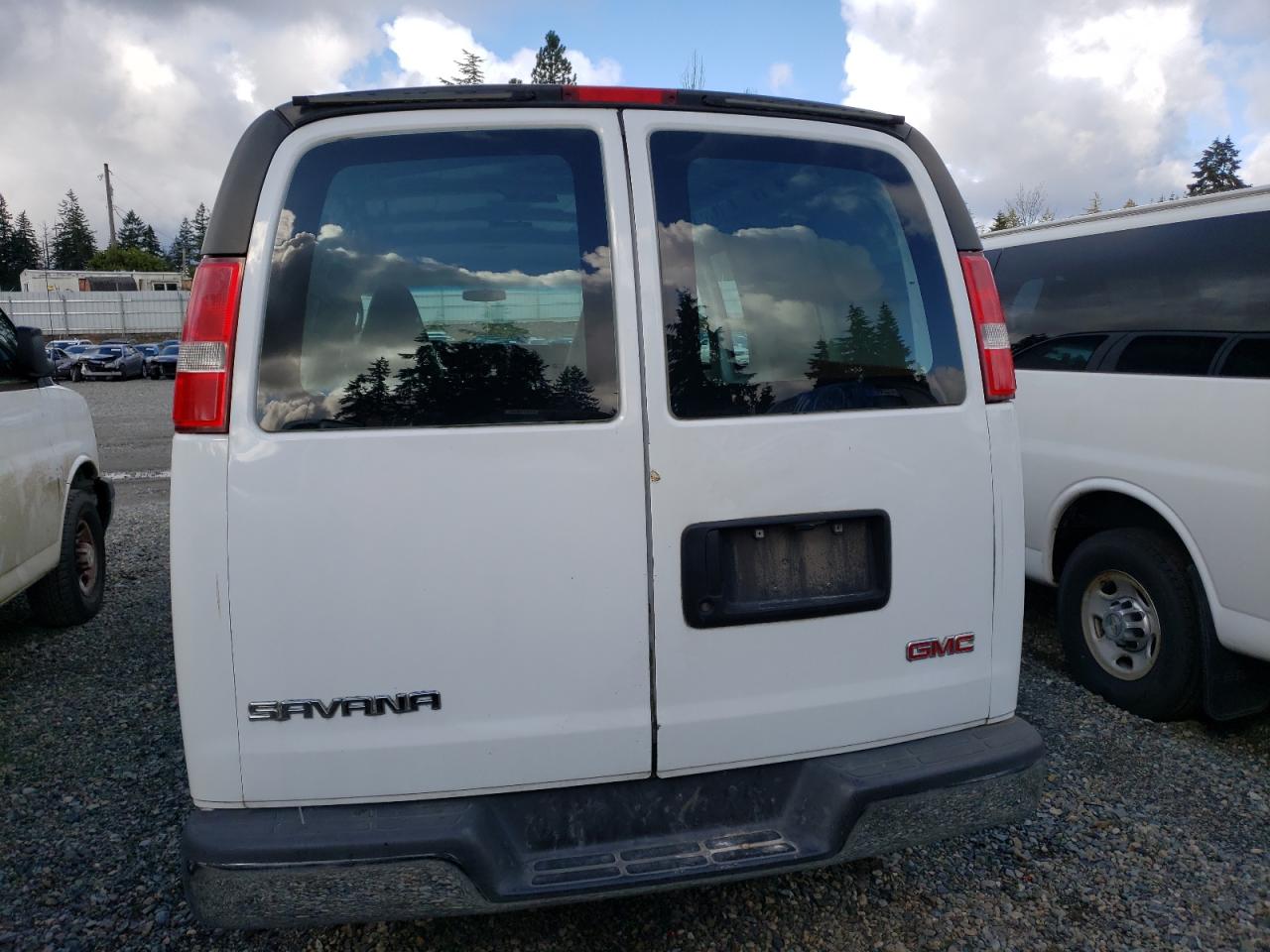 2016 GMC Savana - Image 6
