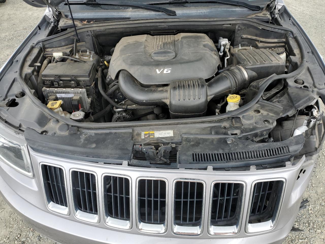 2014 Jeep Grand Cherokee - Image 13