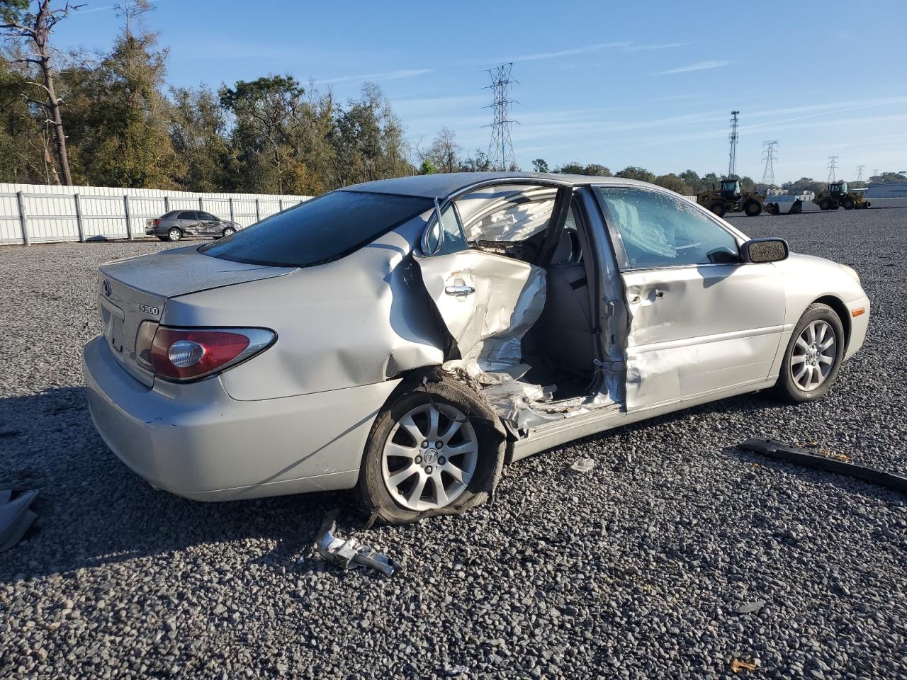 2003 Lexus ES - Image 3