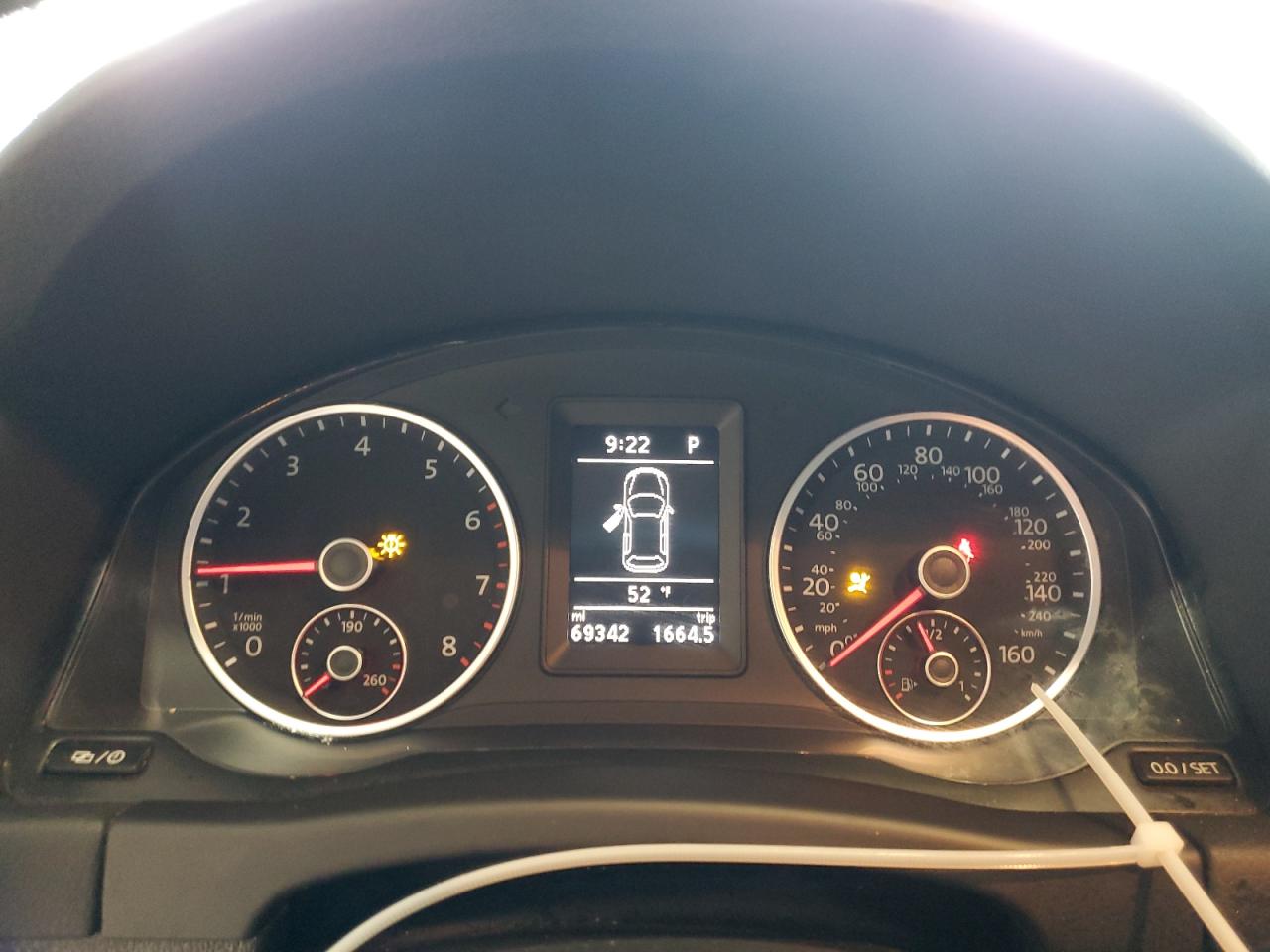 2017 Volkswagen Tiguan - Image 9