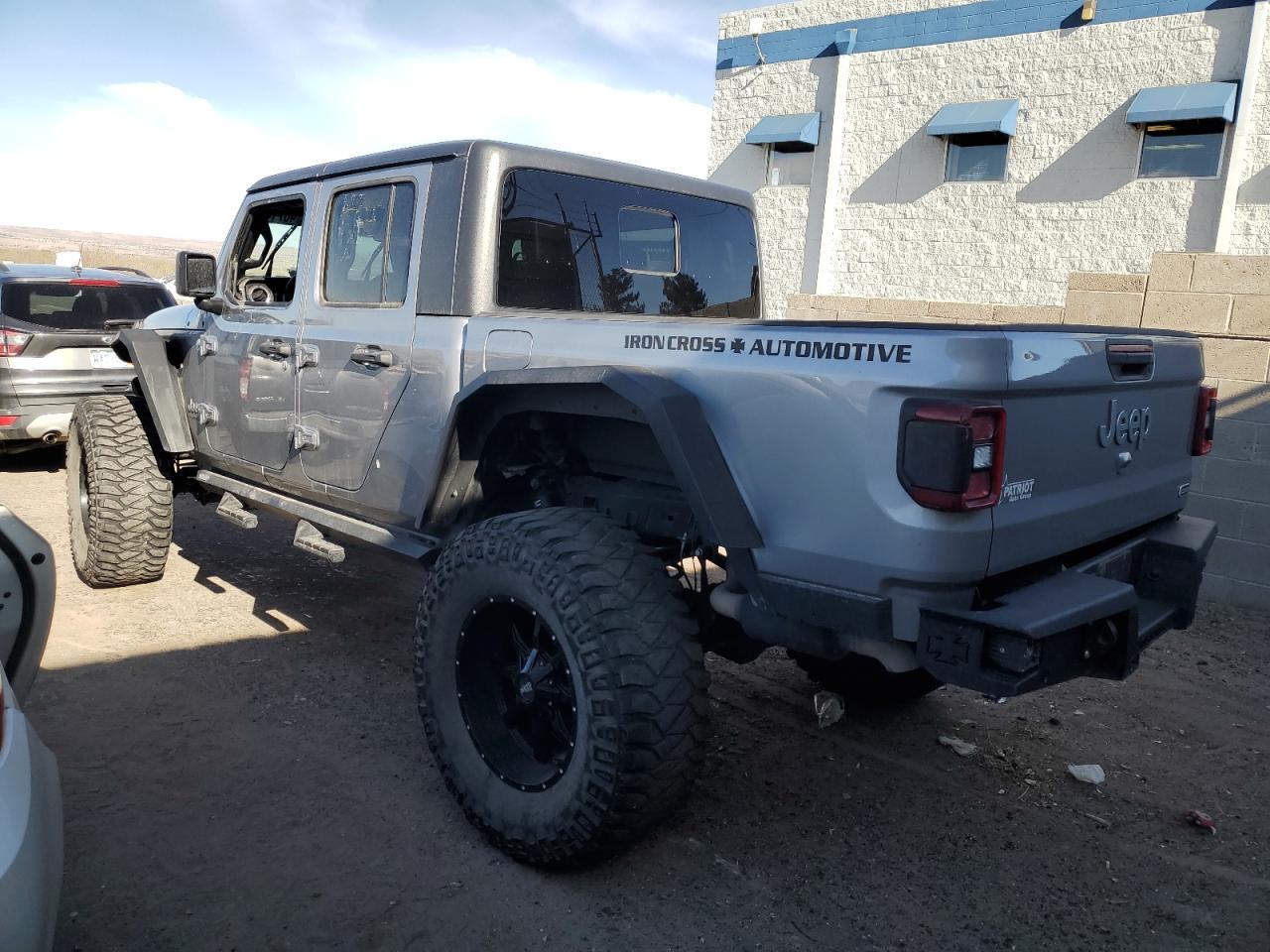 2020 Jeep Gladiator - Image 2