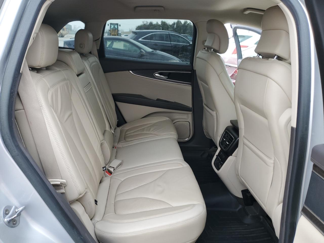 2017 Lincoln MKX - Image 11
