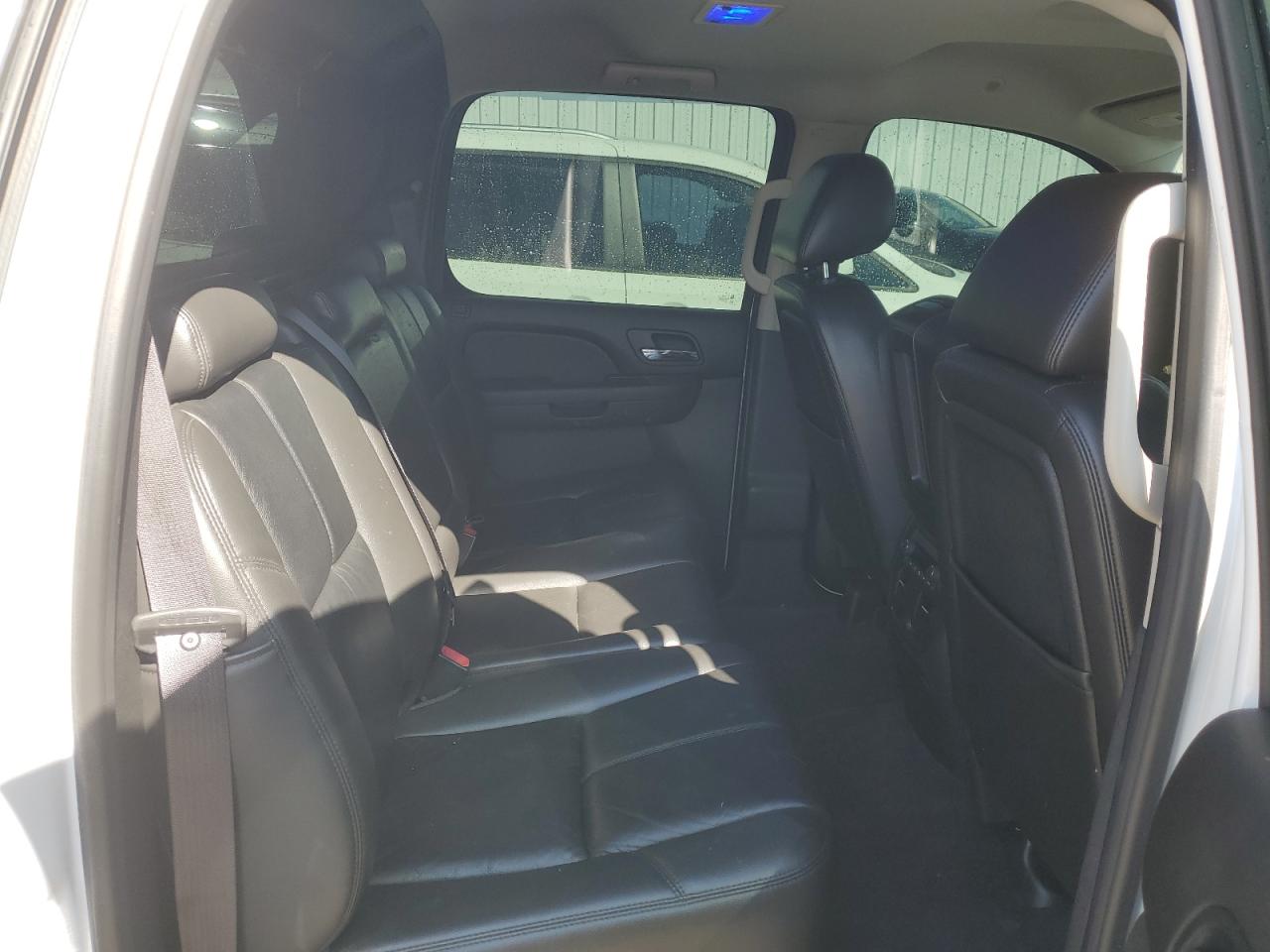 2011 Chevrolet Avalanche - Image 10