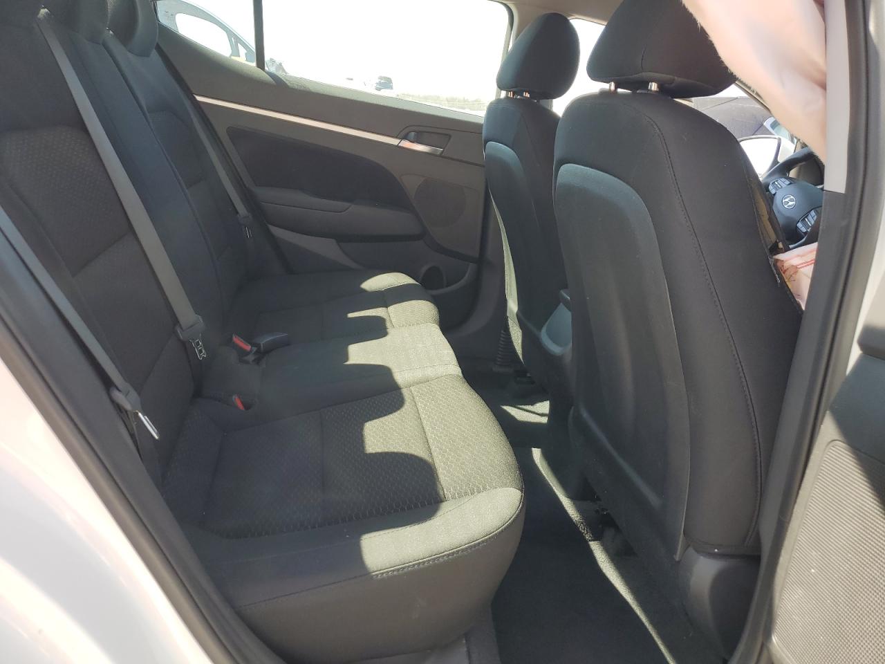 2019 Hyundai Elantra - Image 10