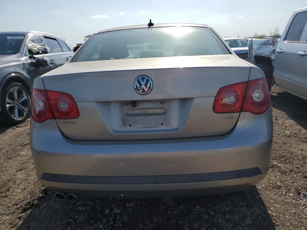 2007 Volkswagen Jetta 2.5 Option Package 1 VIN: 3VWRF71K07M011261 Lot: 50465785