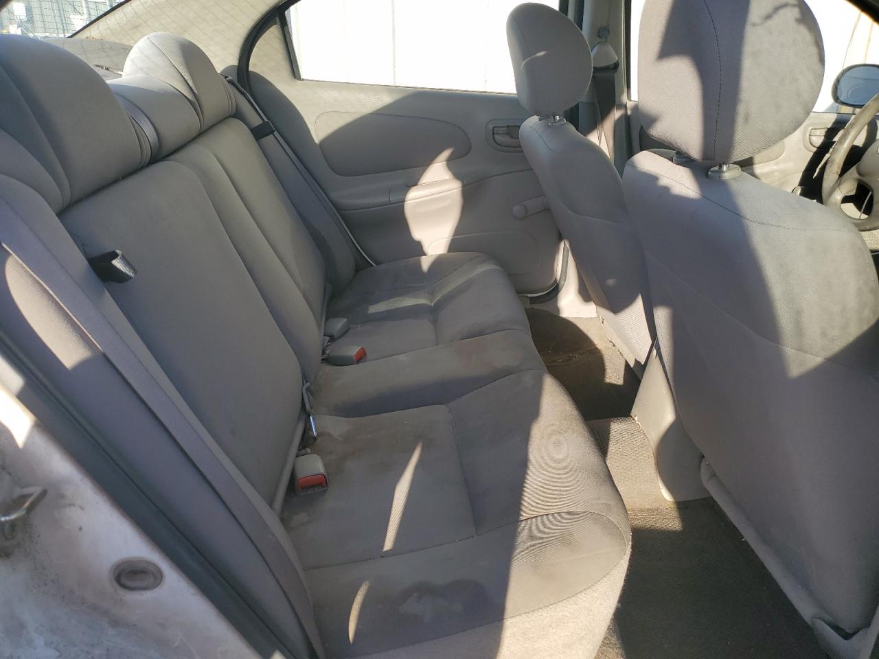 2003 Dodge Neon - Image 10