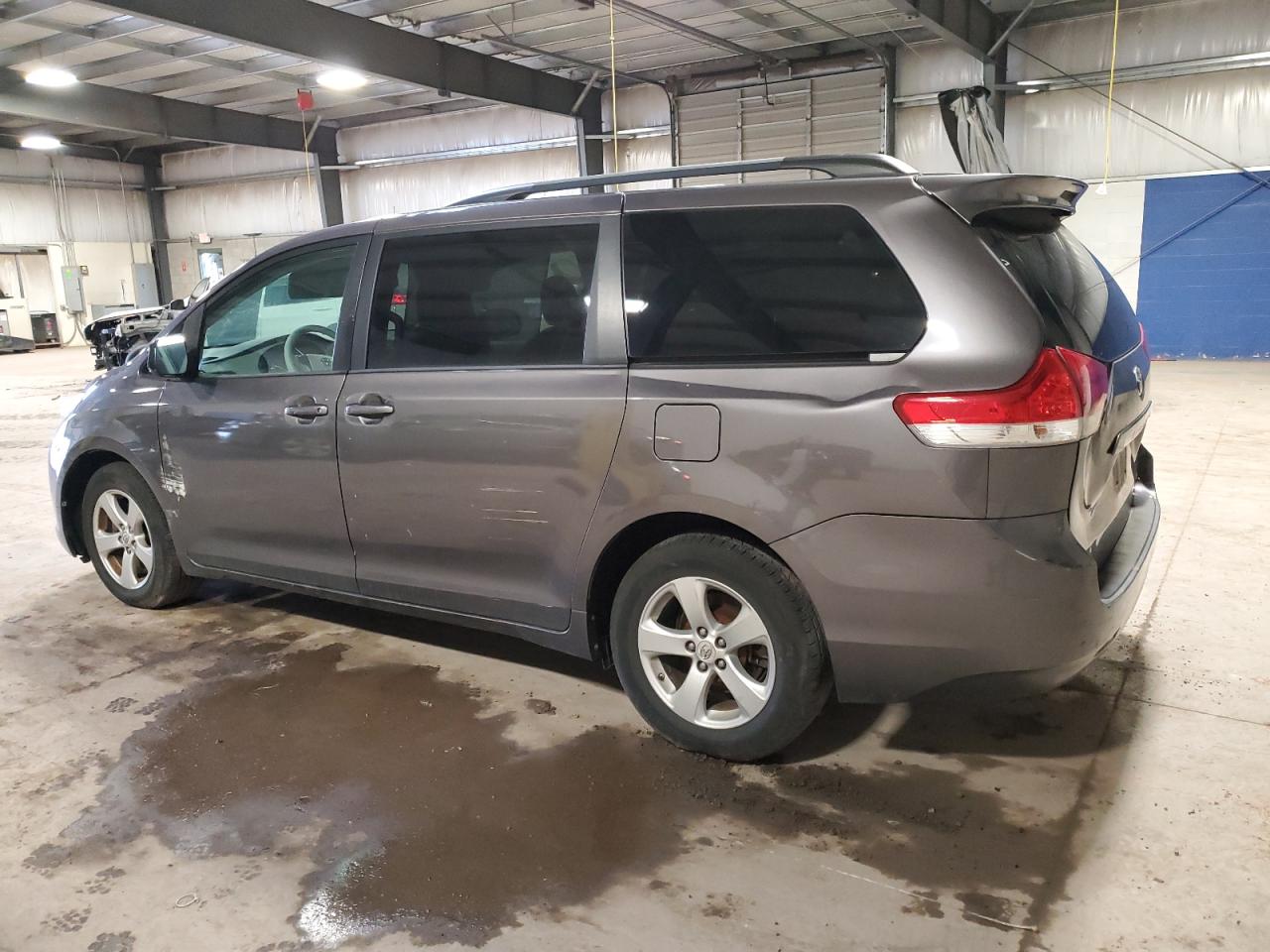 2012 Toyota Sienna - Image 2