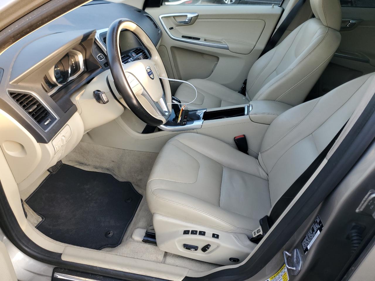 2016 Volvo XC60 - Image 7