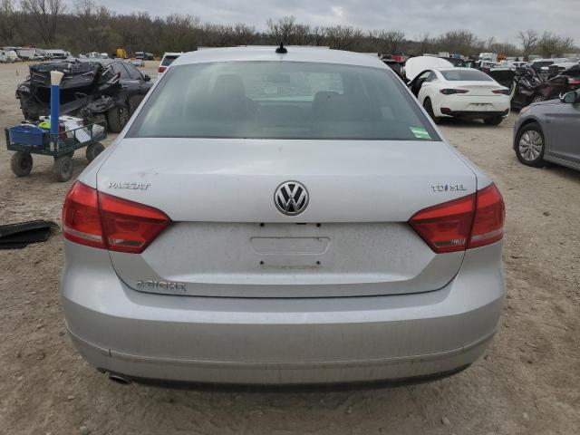  VOLKSWAGEN PASSAT 2015 Серебристый
