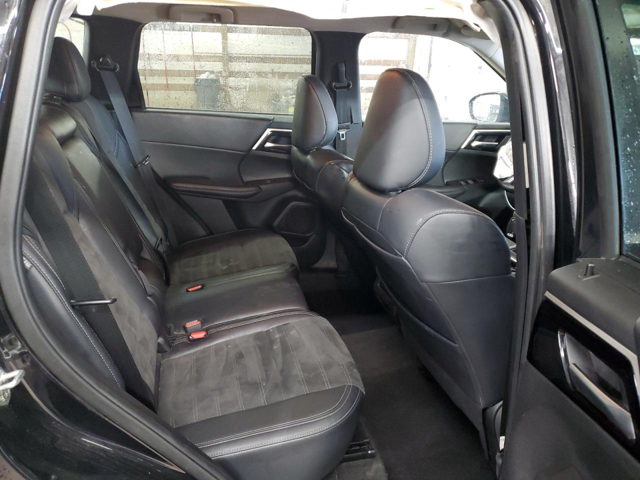 2024 Mitsubishi Outlander - Image 11