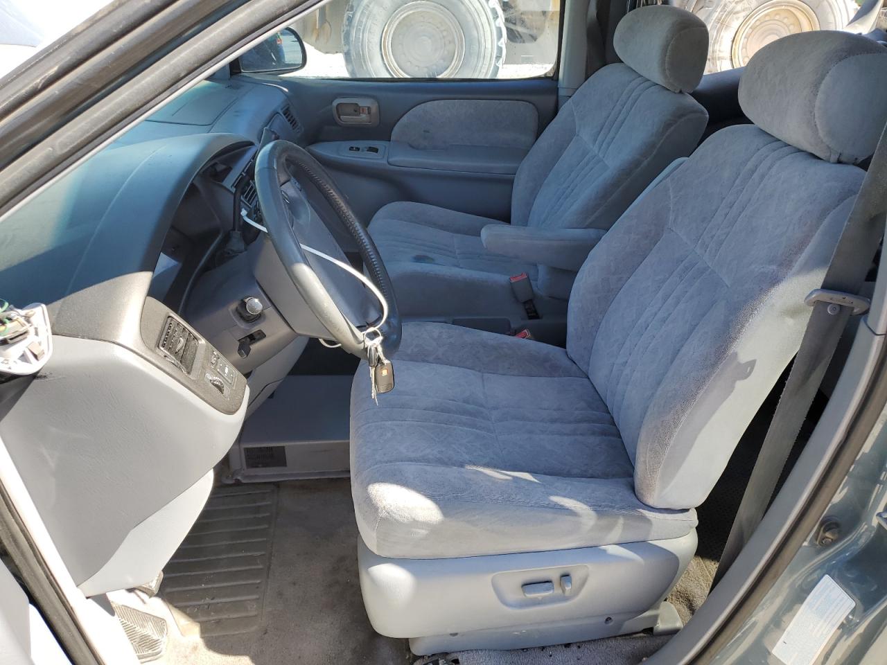 2000 Toyota Sienna - Image 7