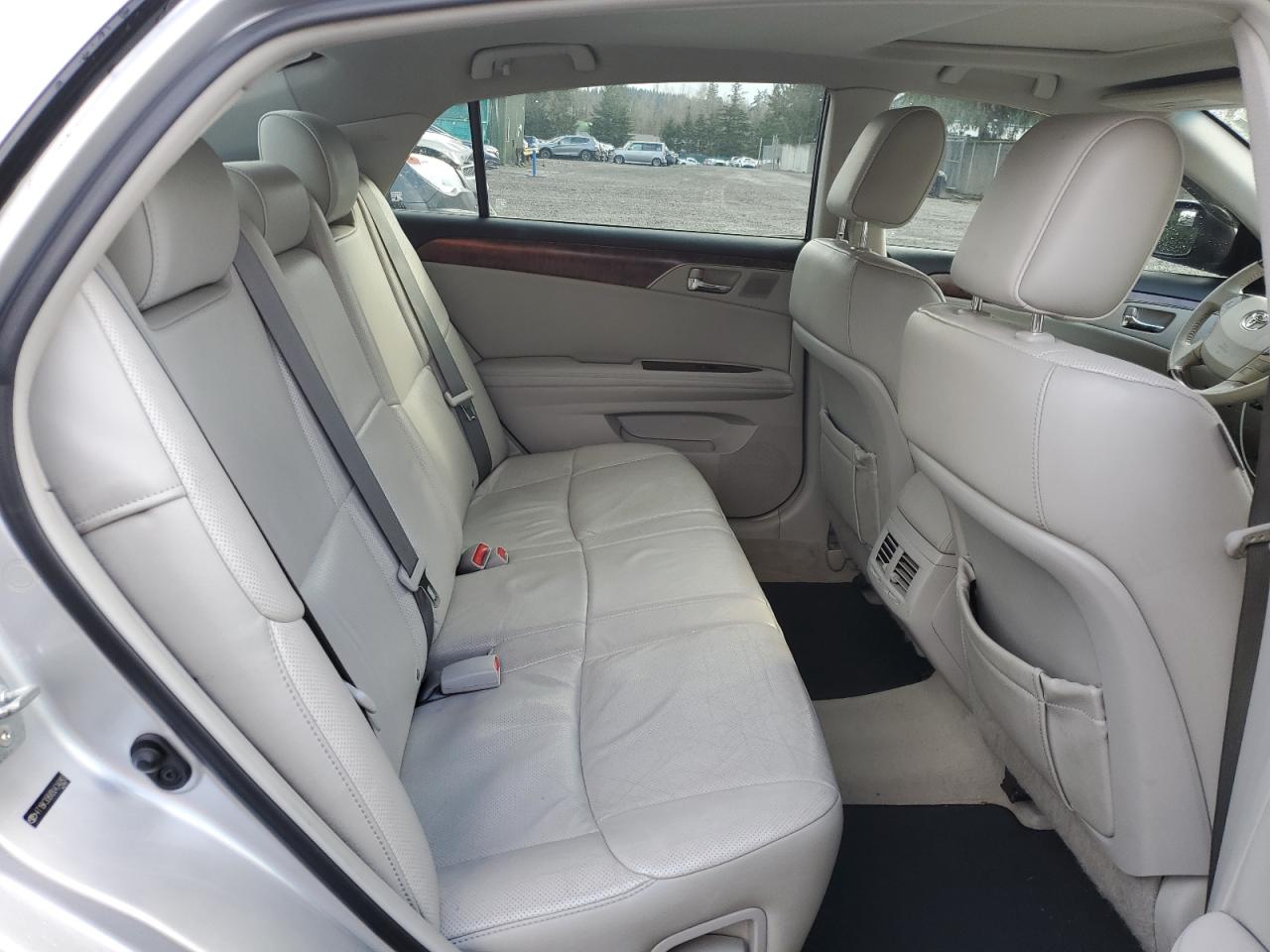 2011 Toyota Avalon - Image 10