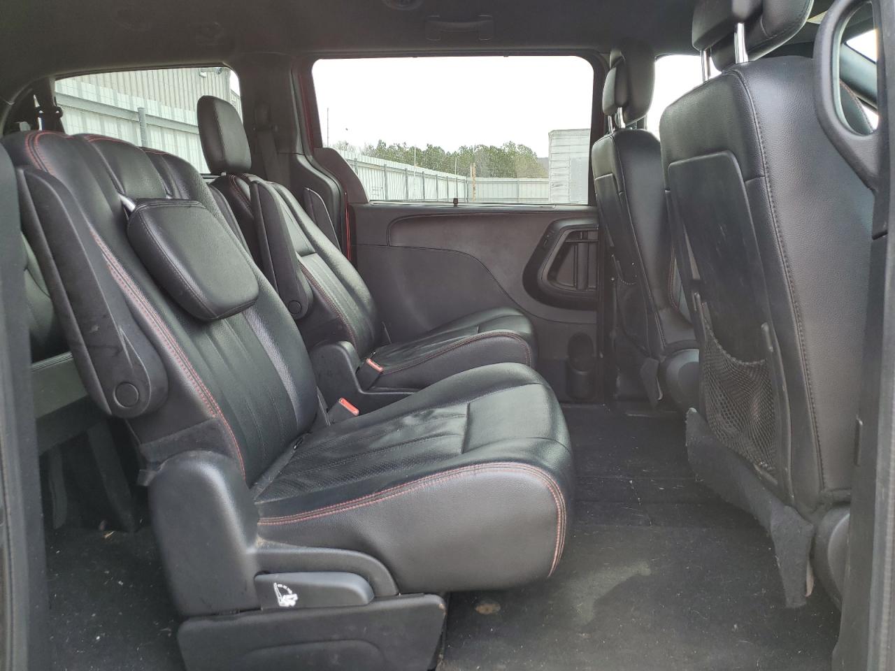 2019 Dodge Caravan - Image 11