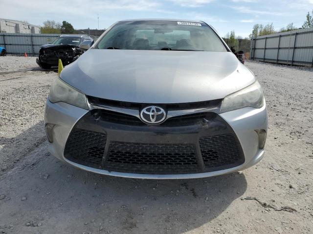 Sedans TOYOTA CAMRY 2015 Srebrny