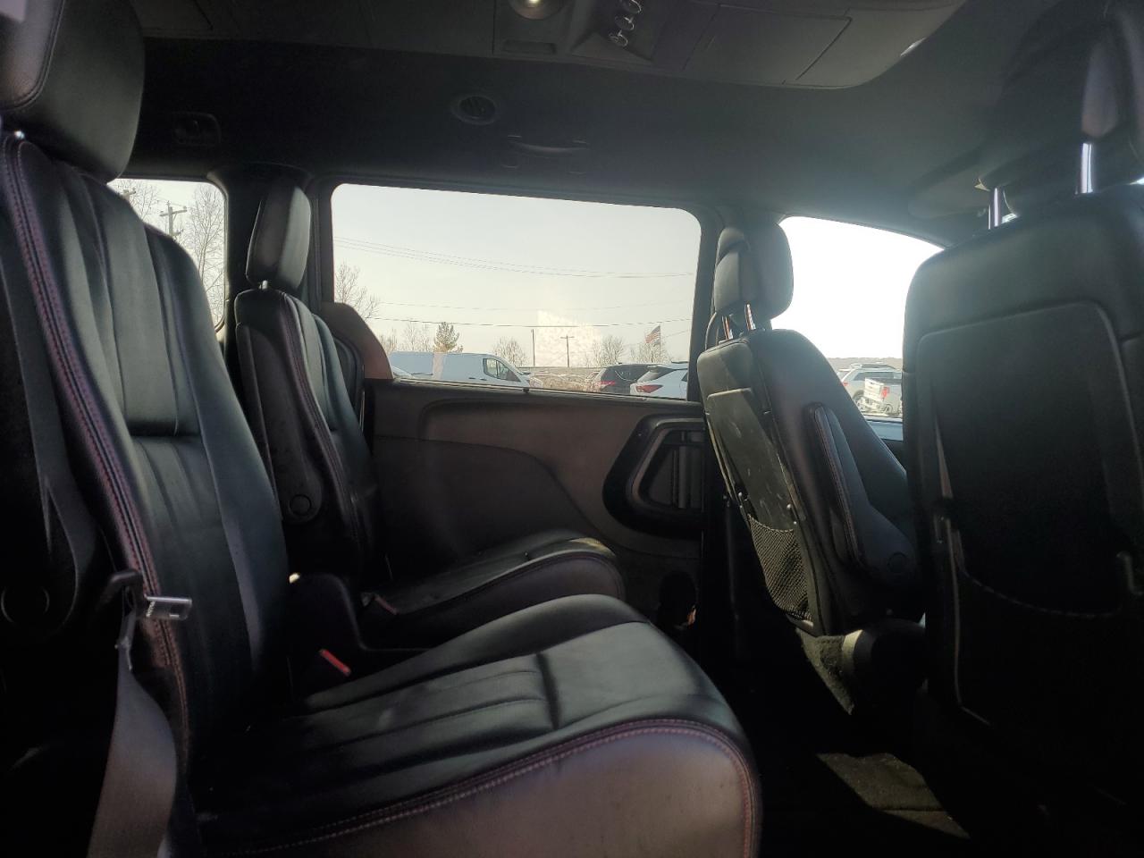 2019 Dodge Caravan - Image 11