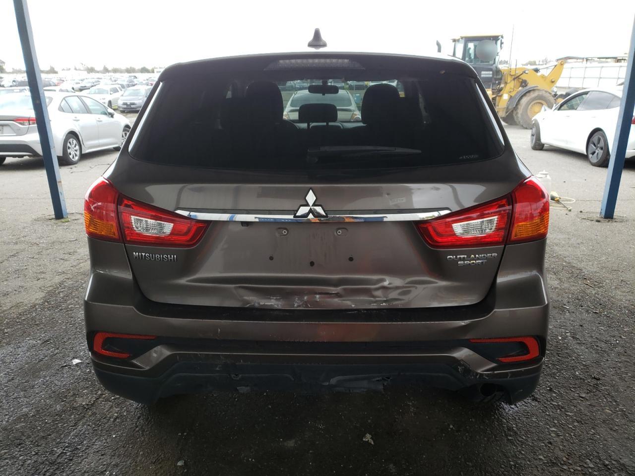 2018 Mitsubishi Outlander - Image 6