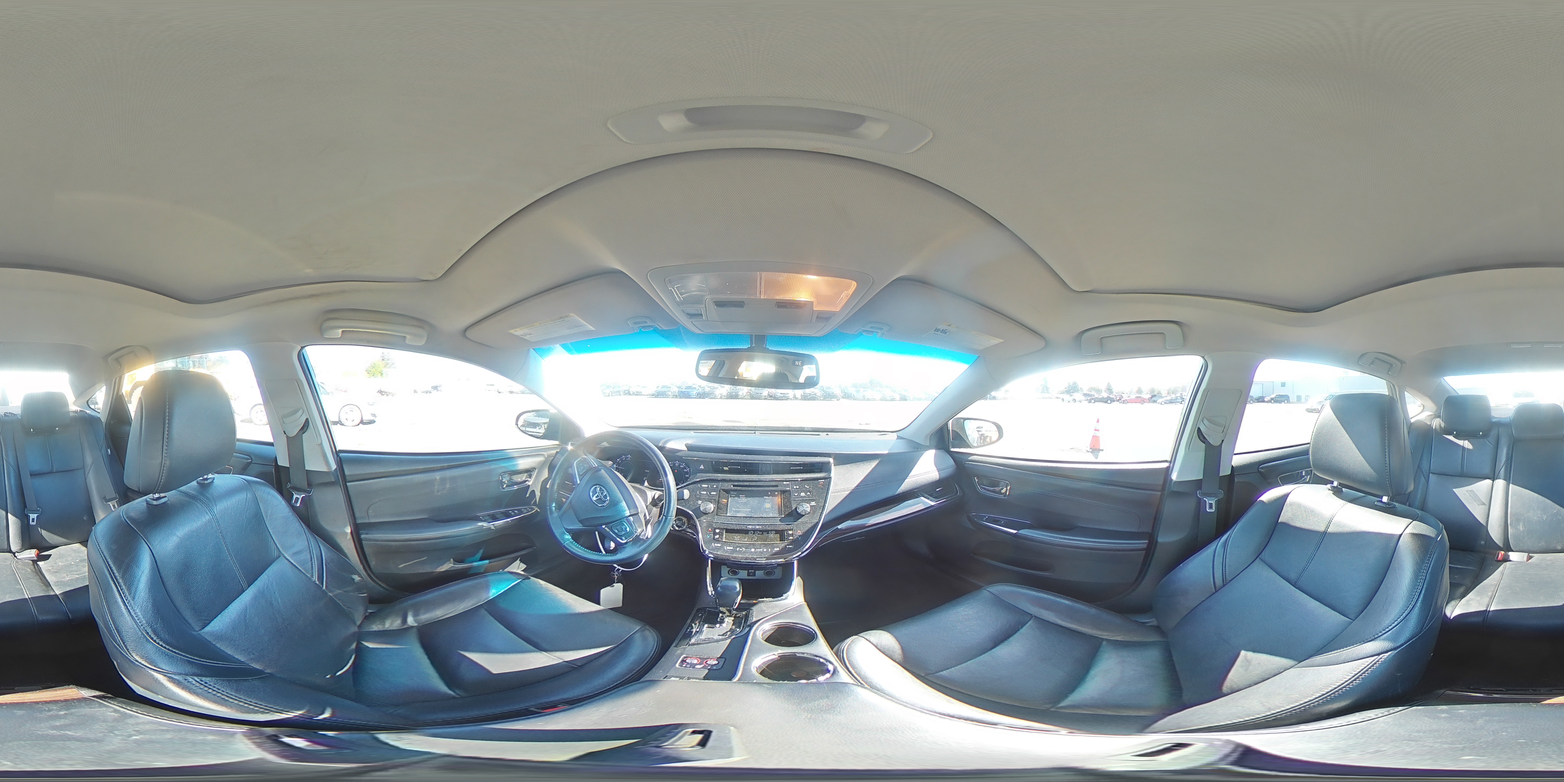 2015 Toyota Avalon - Image 13
