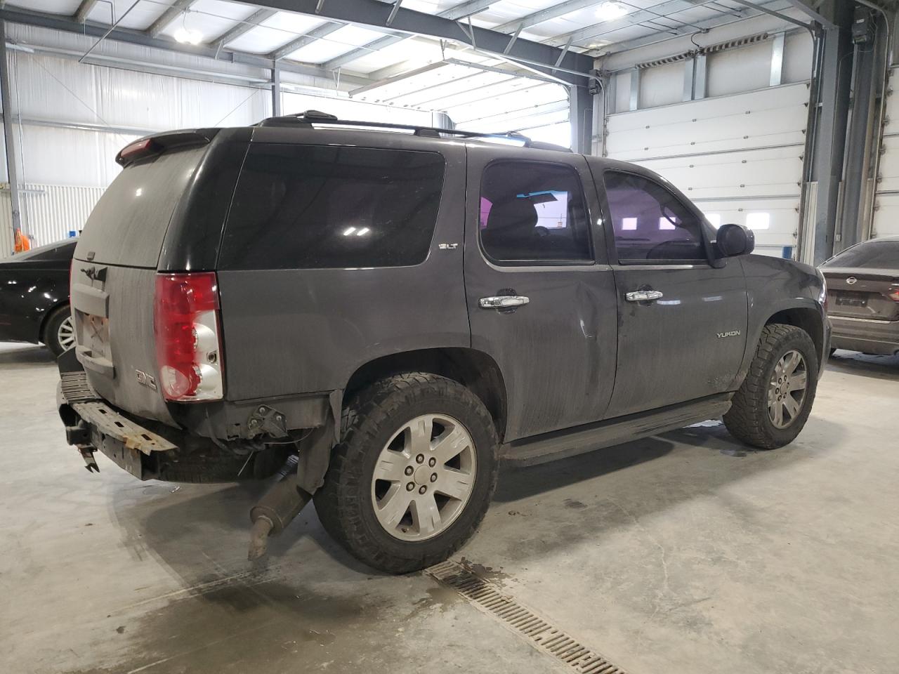 2011 GMC Yukon - Image 3