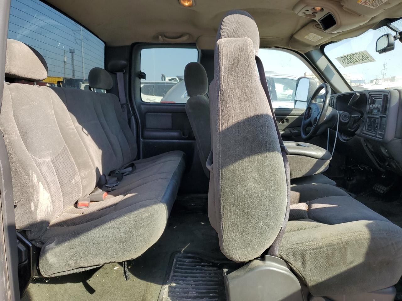 2004 Chevrolet Silverado - Image 10