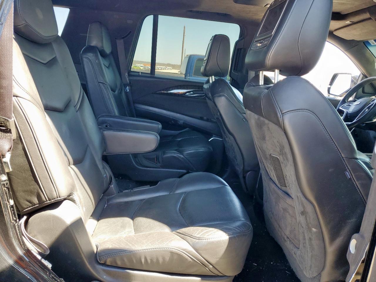 2015 Cadillac Escalade - Image 11