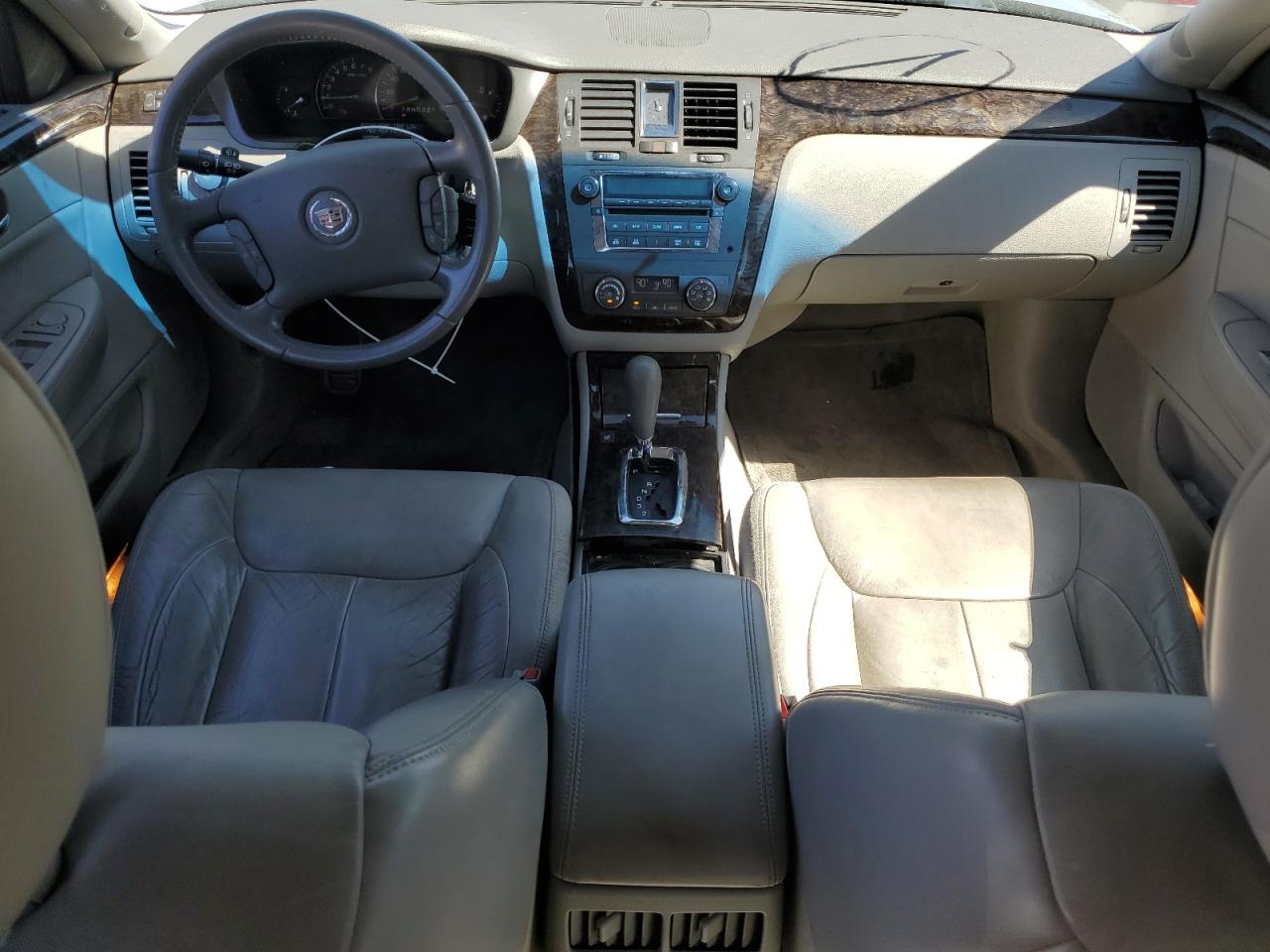 2010 Cadillac DTS - Image 8