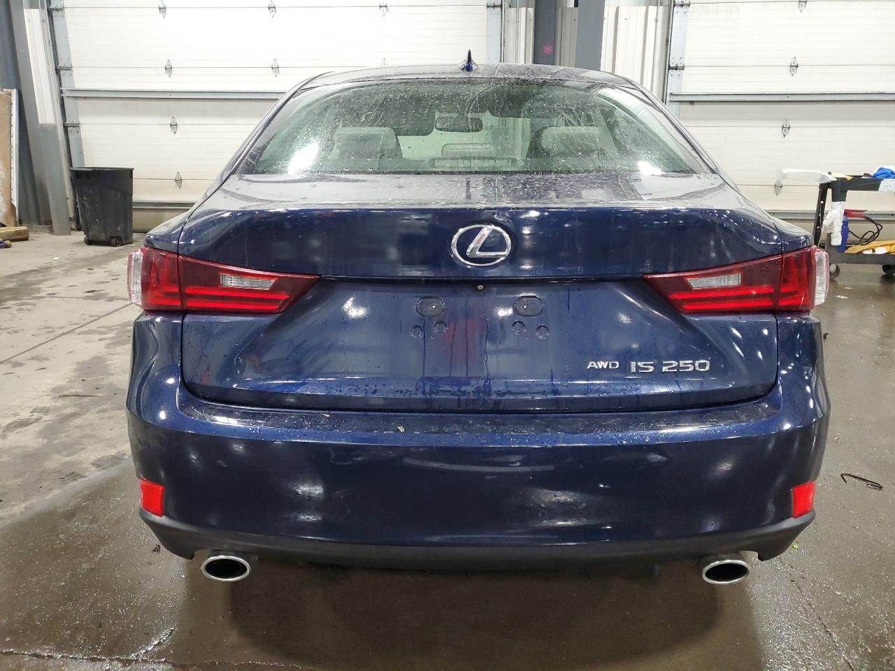 2015 Lexus IS - Image 6