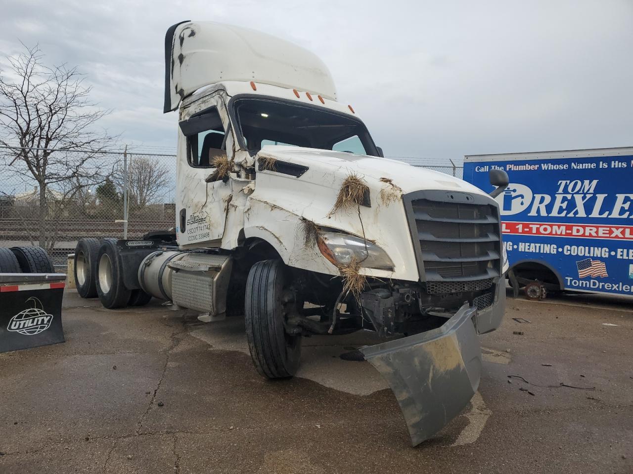 2020 Freightliner Cascadia 126 Semi Truck for Sale in Moraine, OH - All Over