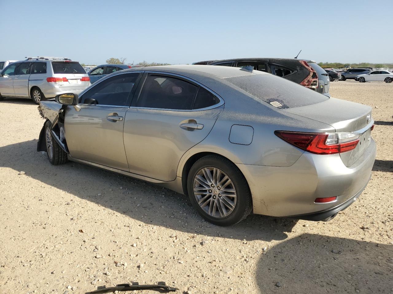 2016 Lexus ES - Image 2