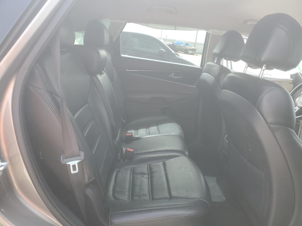 2018 Kia Sorento - Image 11