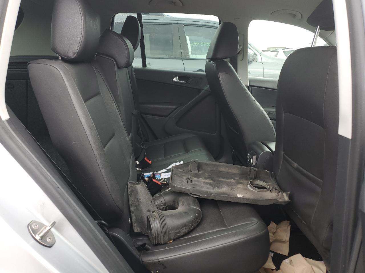 2017 Volkswagen Tiguan - Image 11