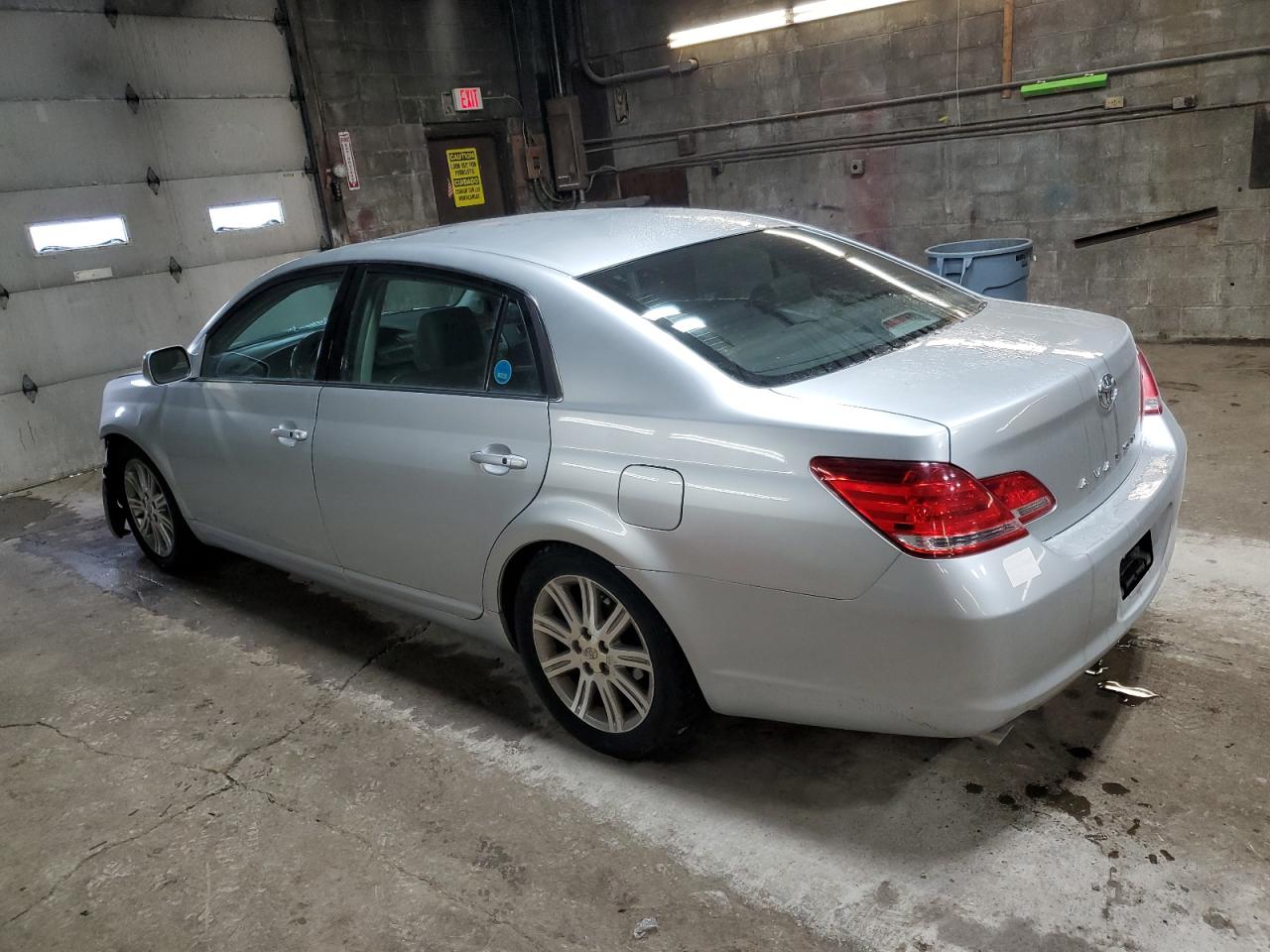 2007 Toyota Avalon - Image 2