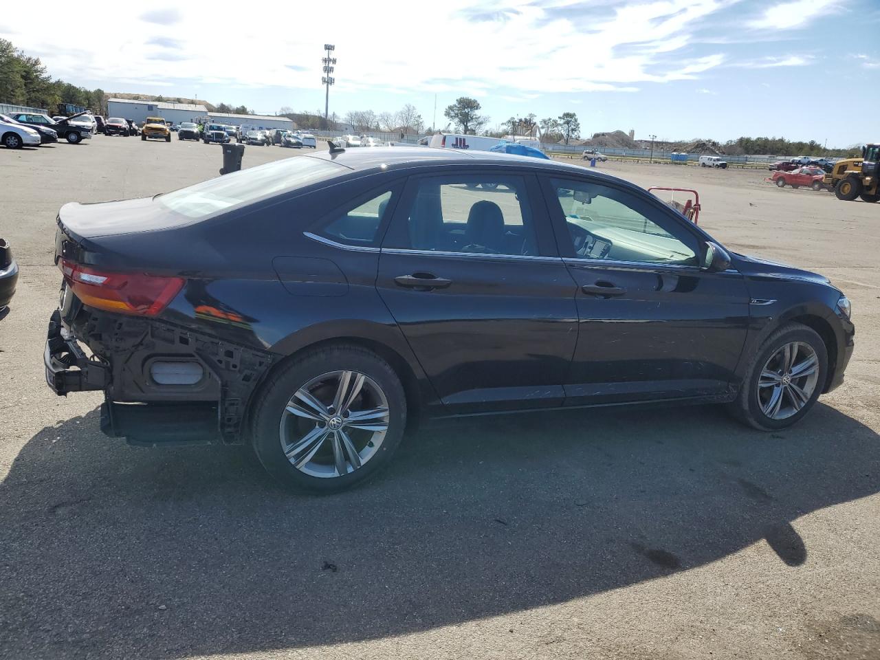 2019 Volkswagen Jetta - Image 3
