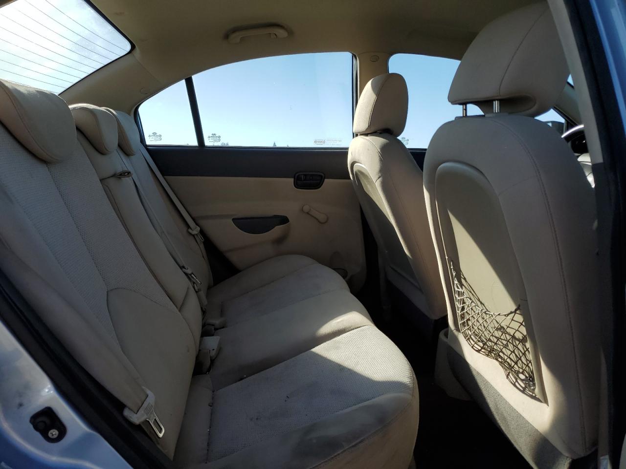 2011 Hyundai Accent - Image 10