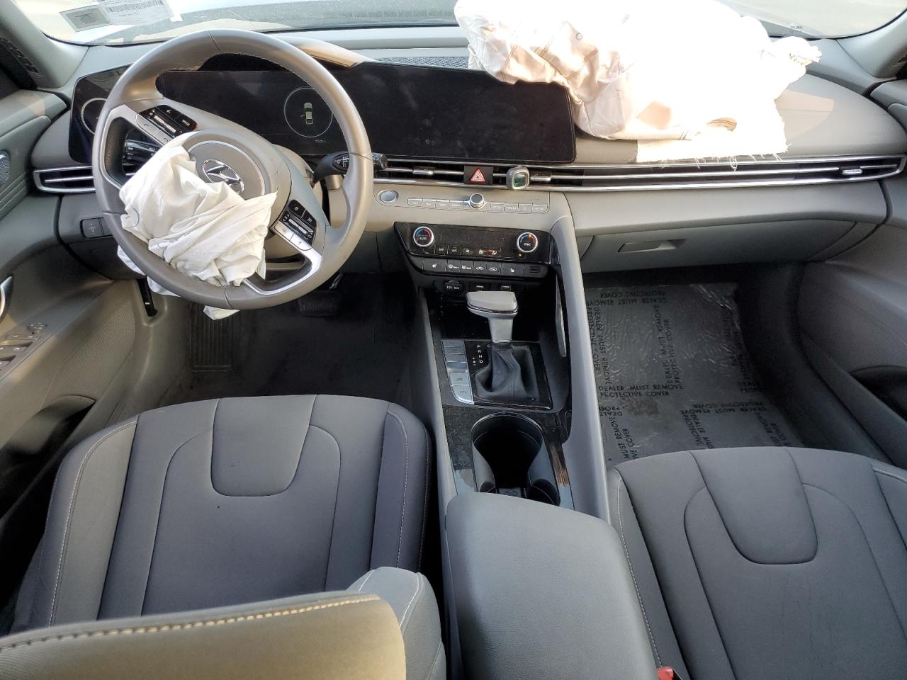 2023 Hyundai Elantra - Image 8