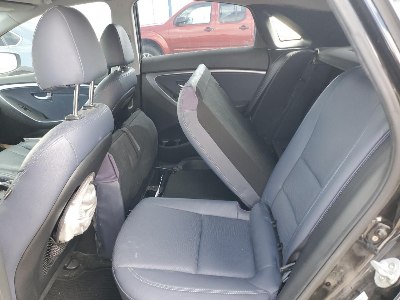 2013 Hyundai Elantra - Image 10