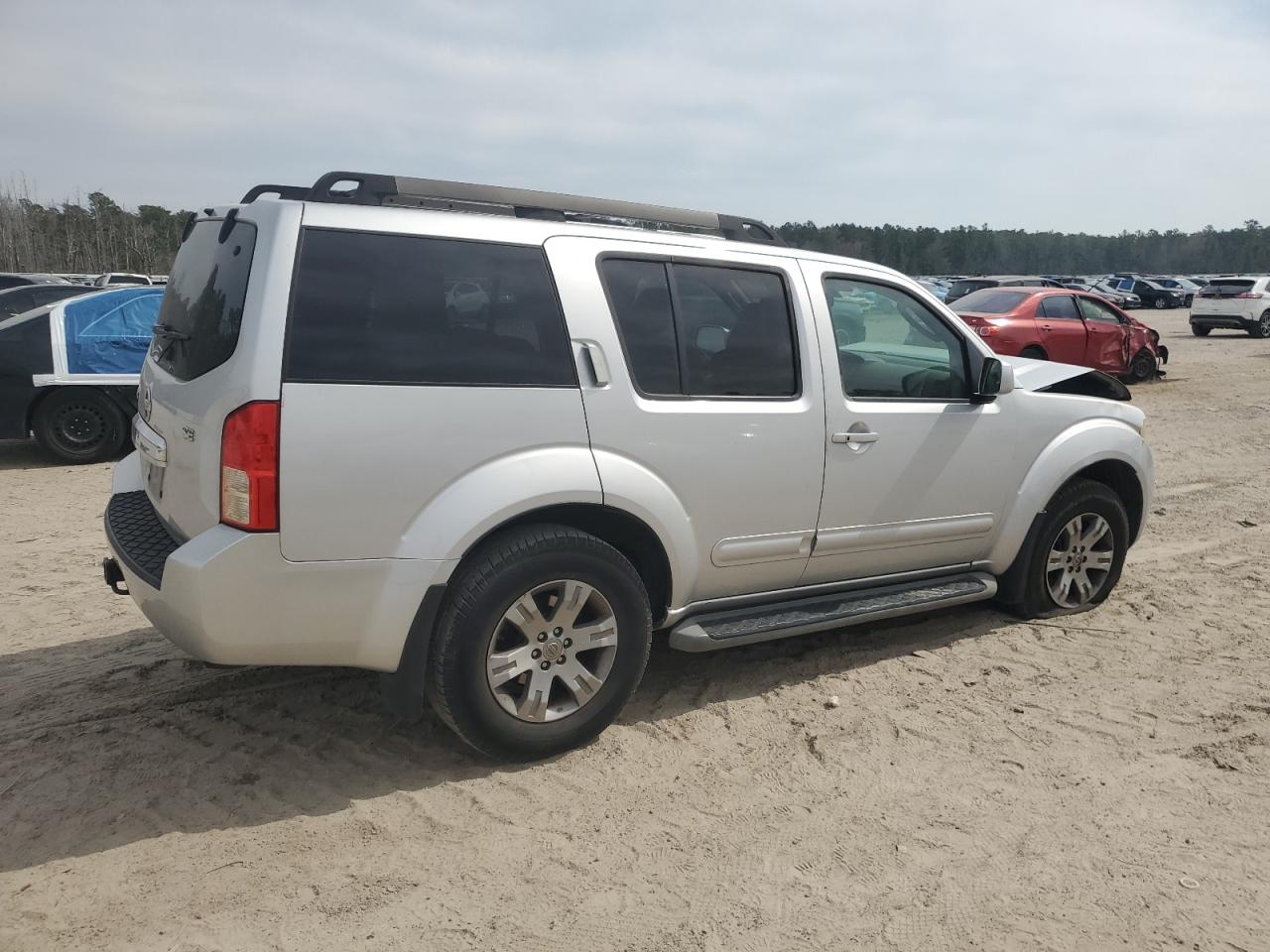 2010 Nissan Pathfinder - Image 3