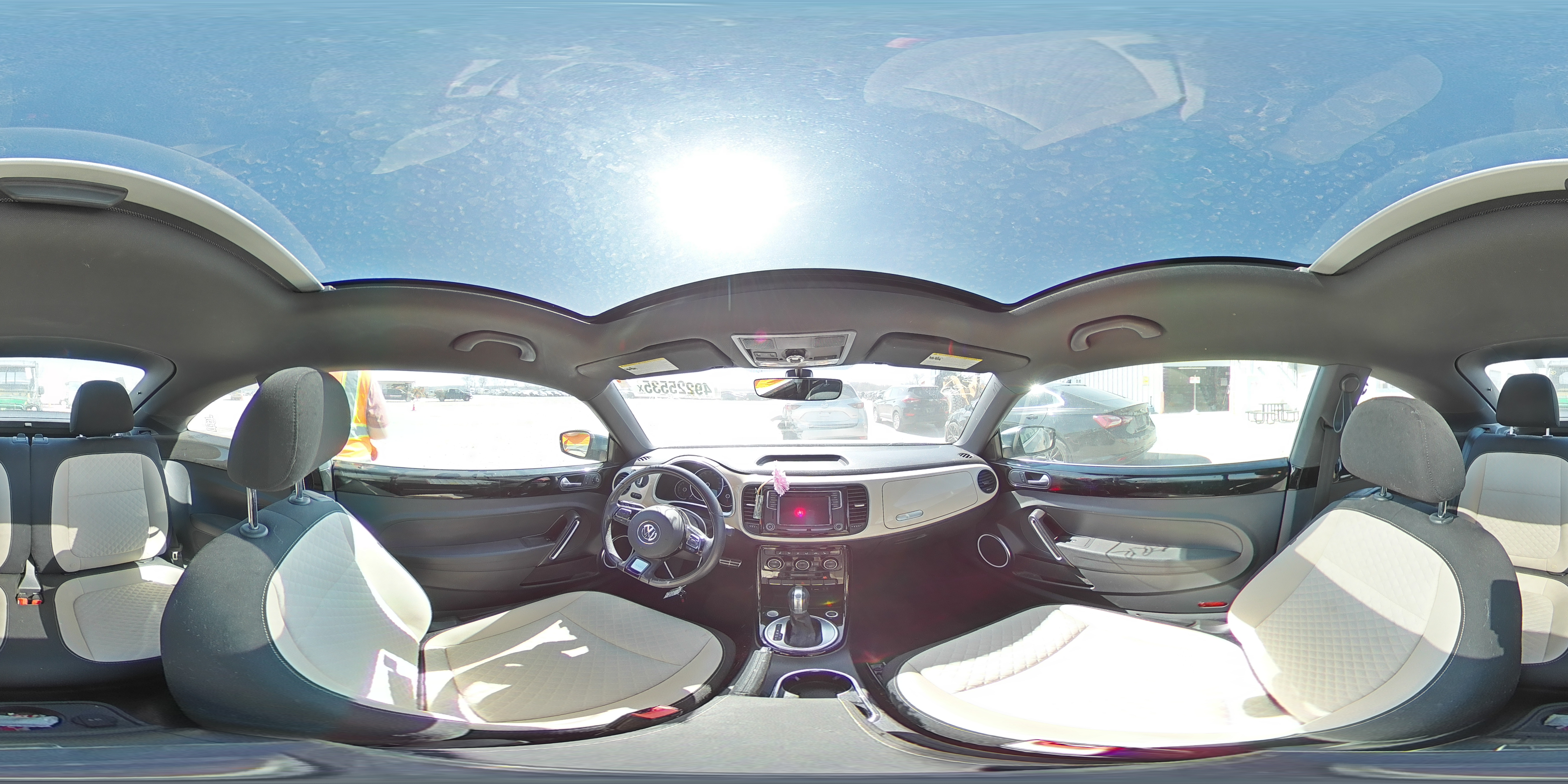 2019 Volkswagen Beetle - Image 14