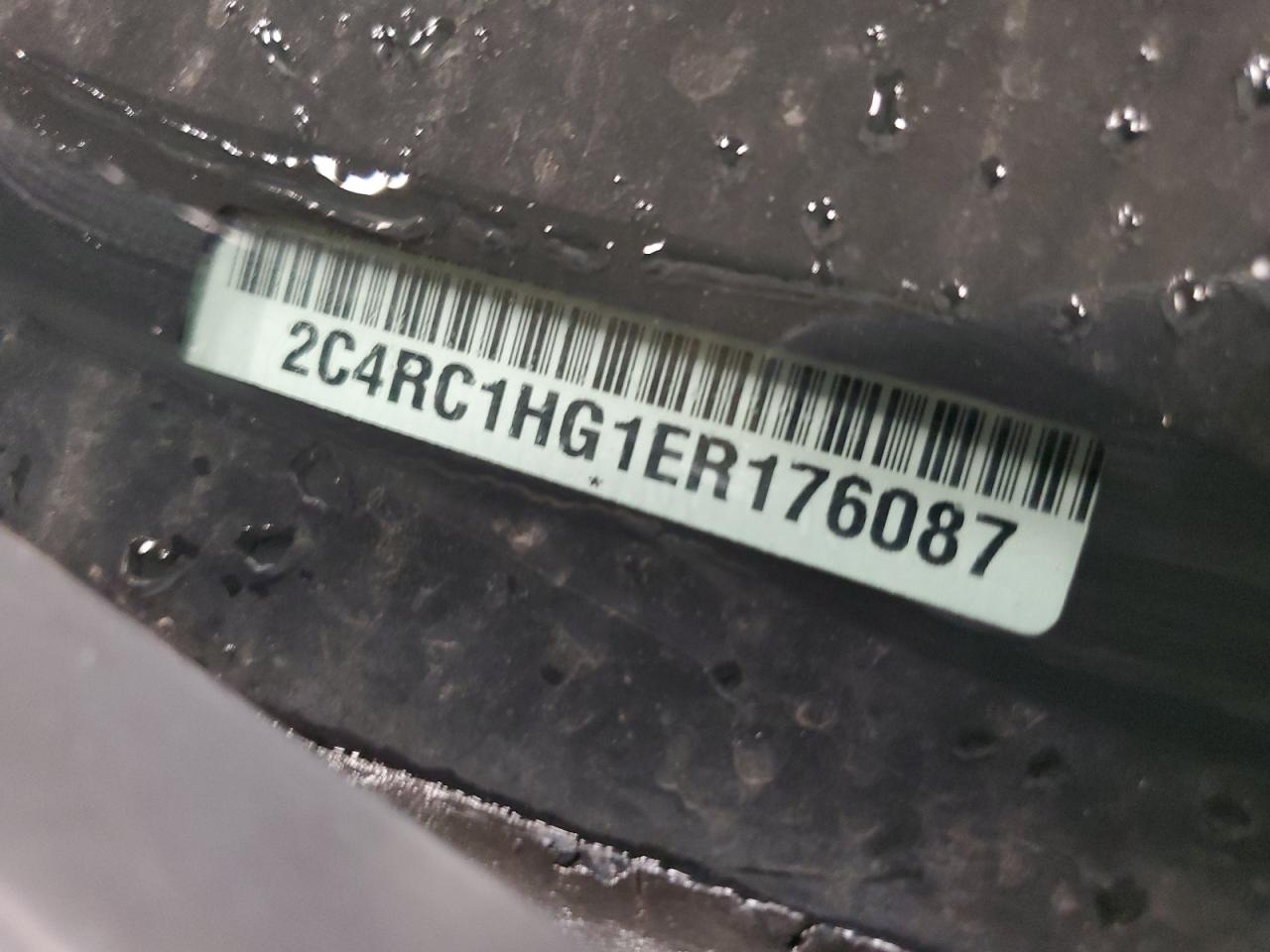 2014 Chrysler Town & Country - Image 16