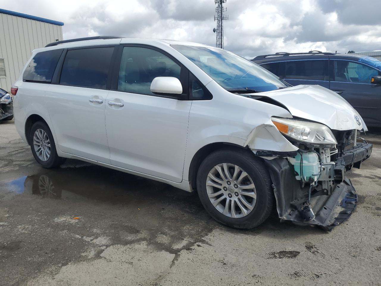 2015 Toyota Sienna - Image 4
