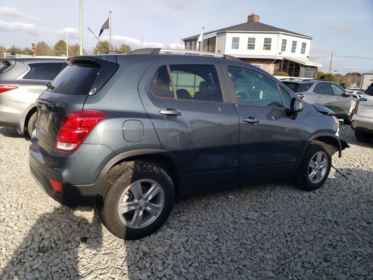 2022 Chevrolet Trax - Image 3