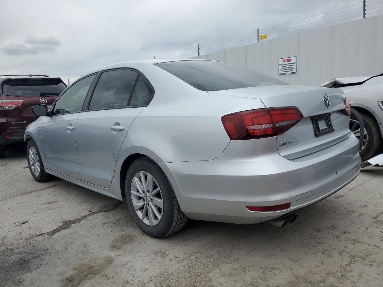 2016 Volkswagen Jetta - Image 2