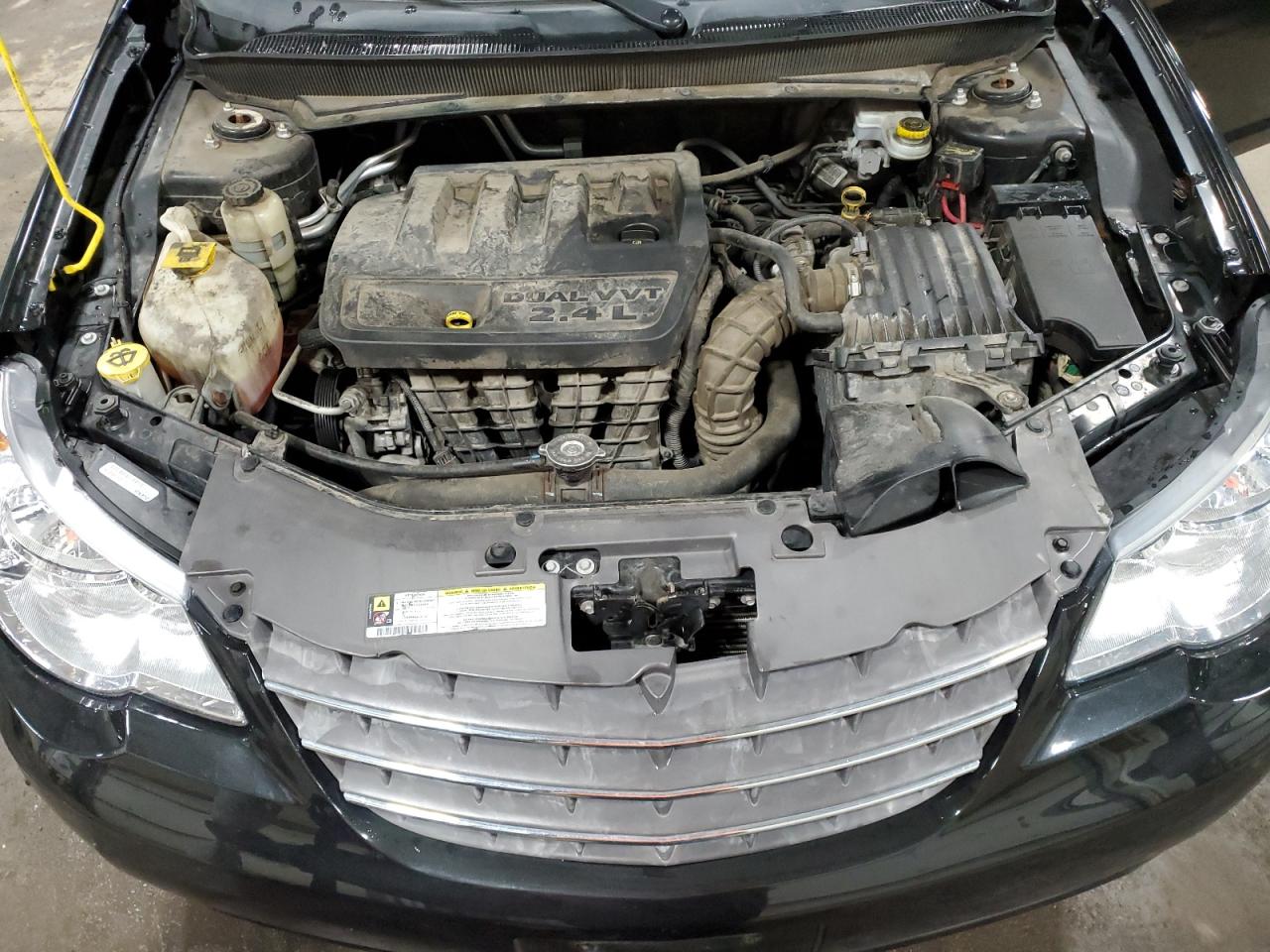 2010 Chrysler Sebring - Image 11