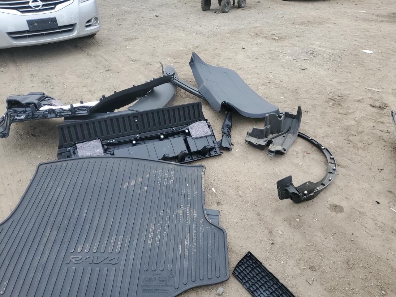 2018 Toyota RAV 4 - Image 13