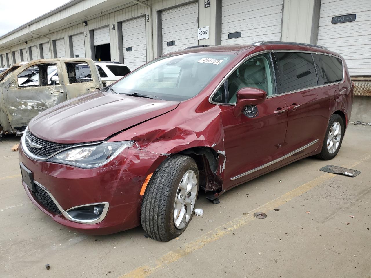 2017 Chrysler Pacifica Touring L Plus for Sale in Louisville, KY - Front End