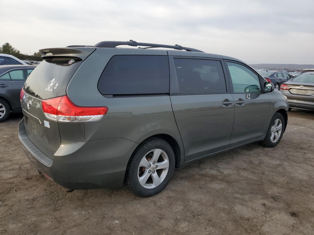 2012 Toyota Sienna - Image 3